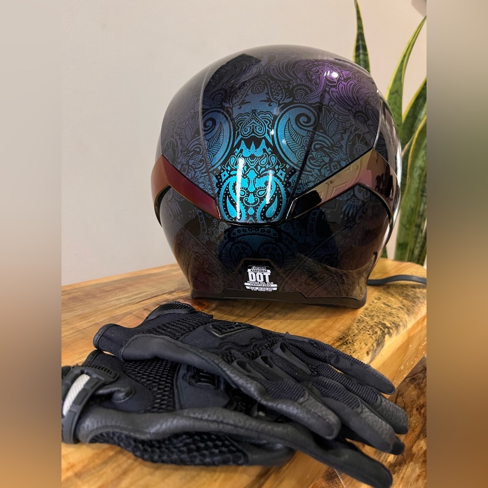 Icon Airform Women’s Full Face Helmet w/gloves